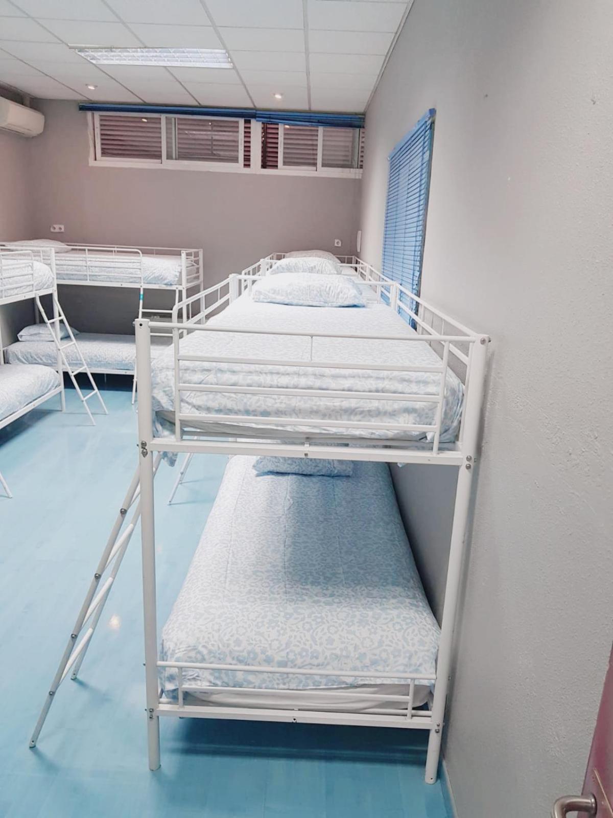 Hostel Las Rosas Мадрид Екстериор снимка