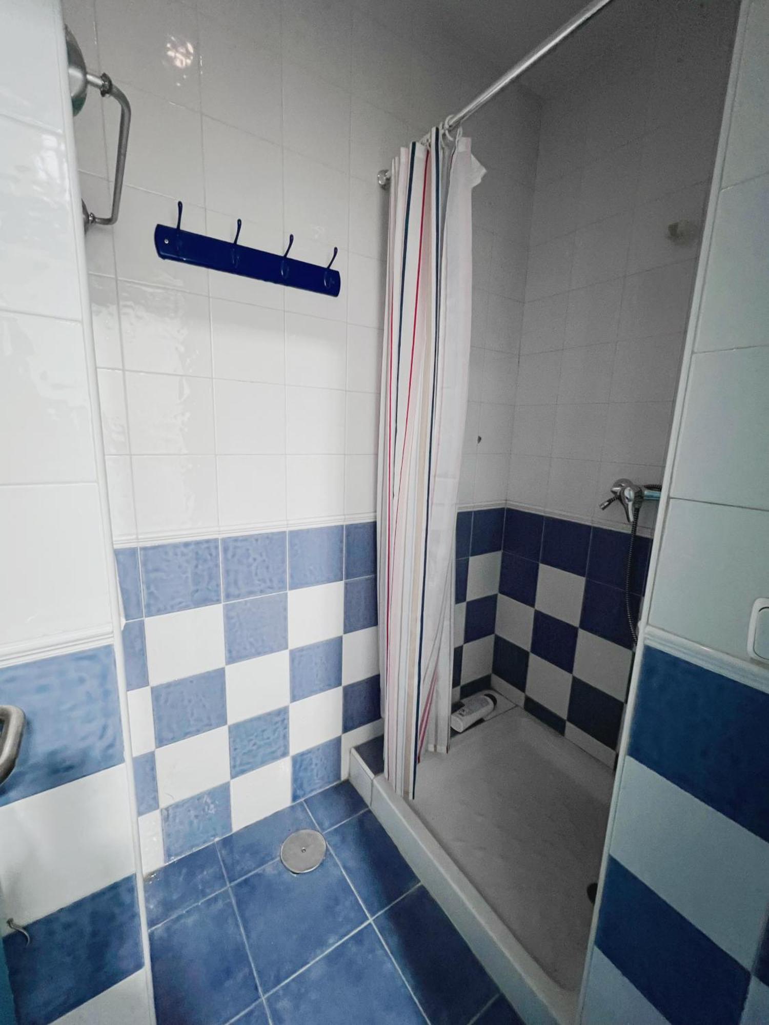Hostel Las Rosas Мадрид Екстериор снимка