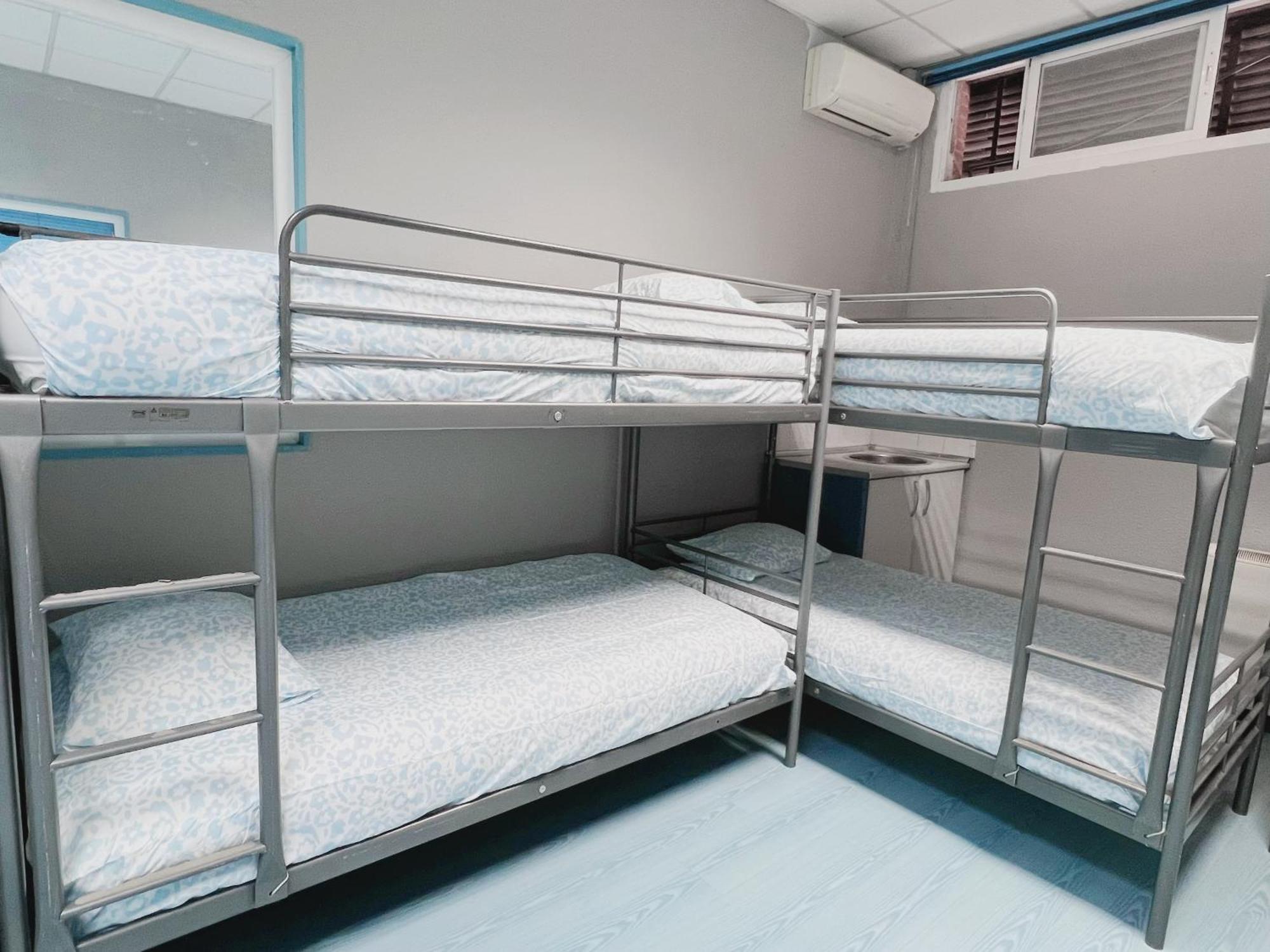 Hostel Las Rosas Мадрид Екстериор снимка