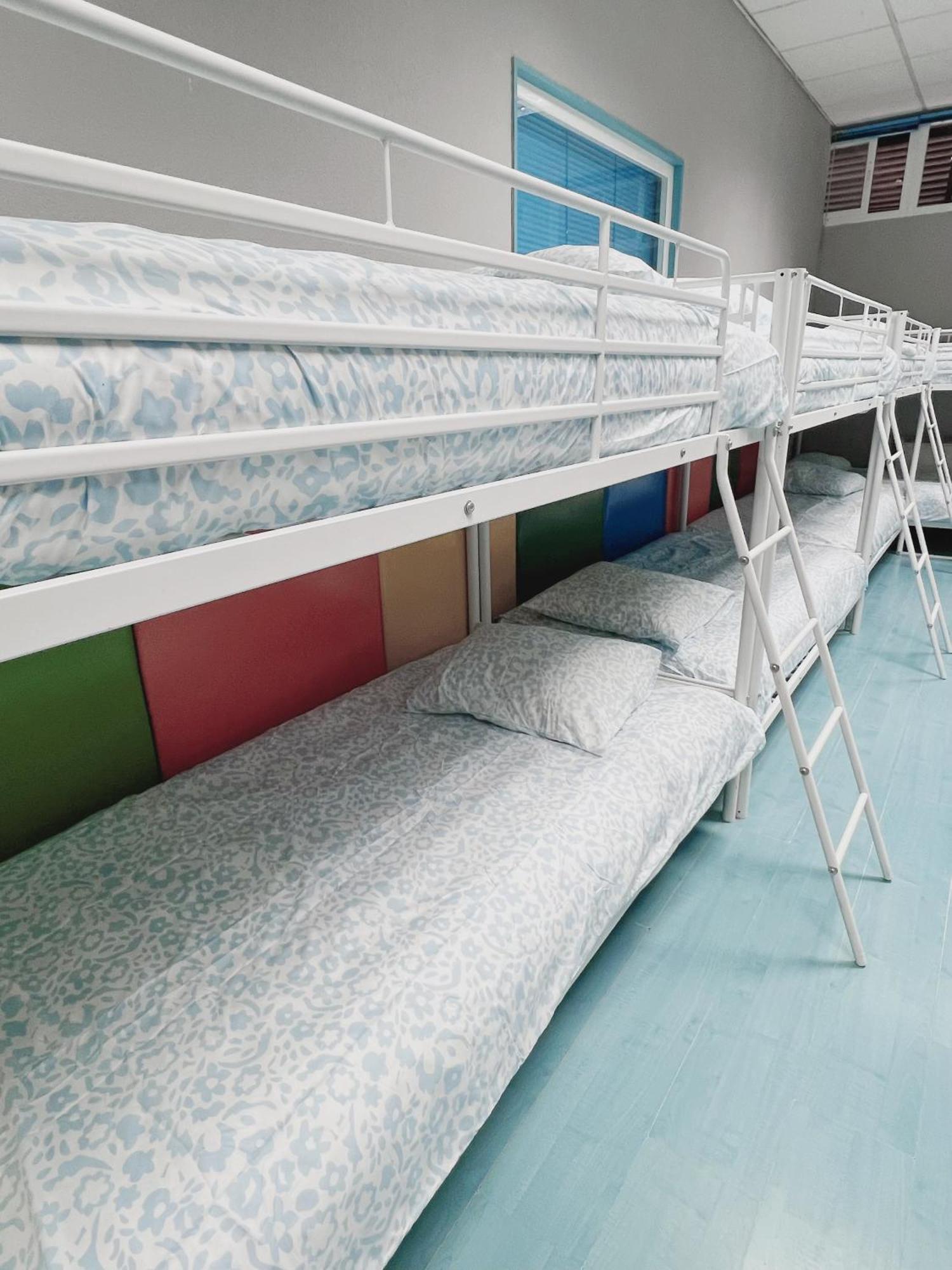 Hostel Las Rosas Мадрид Екстериор снимка